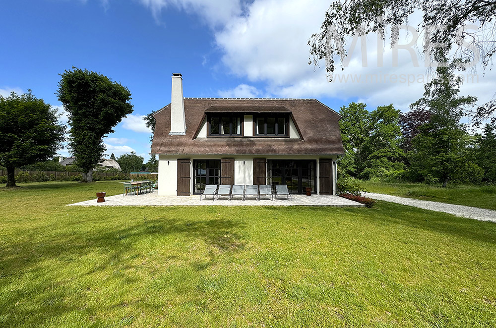 C2298 – Exteriors