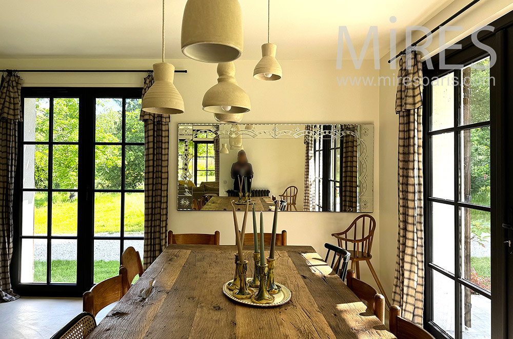 C2298 – Dining room