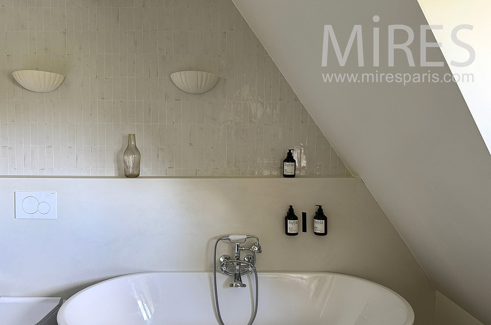 C2298 – Bathroom 2
