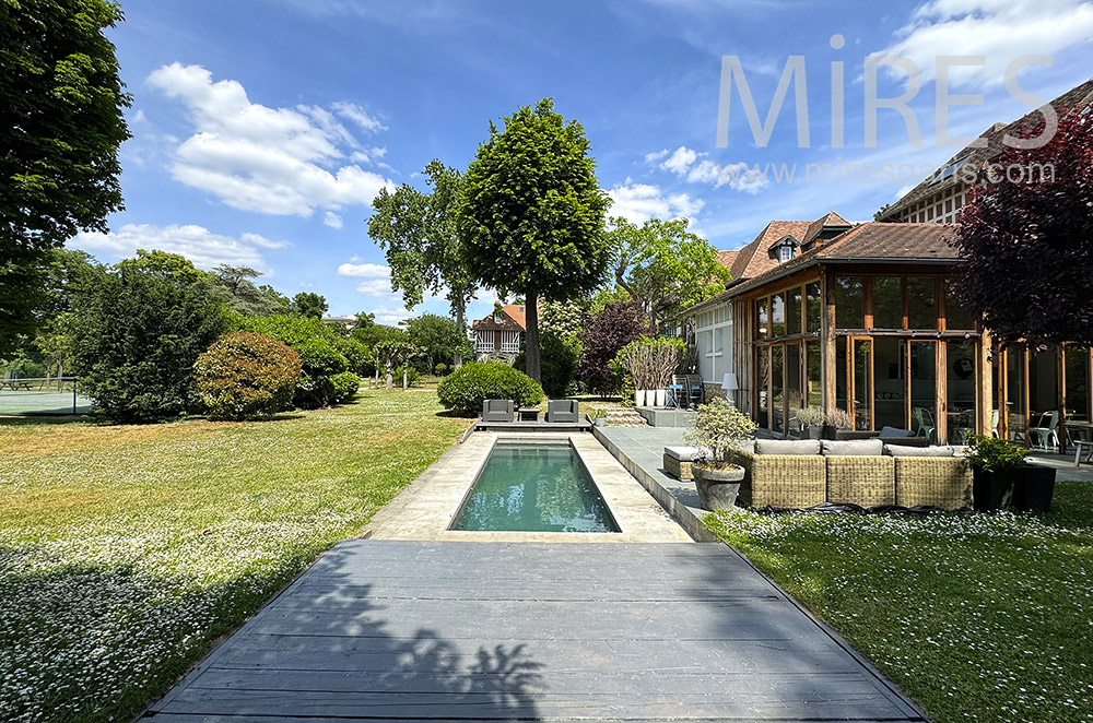 C2307 – Maison avec piscine
