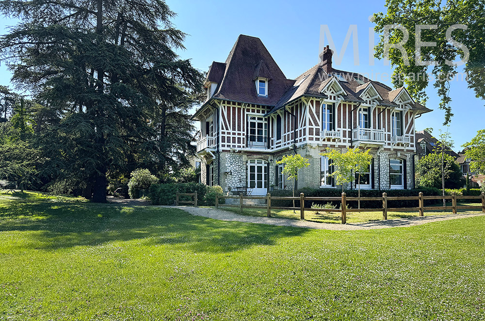 C2310 – Maison à colombage
