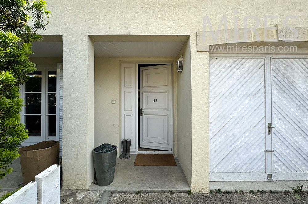 C2301 – Entrance