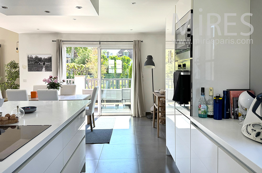 C2305 – Kitchen