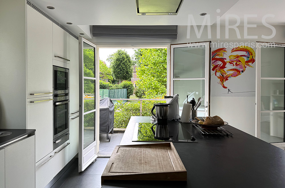C2306 – Kitchen