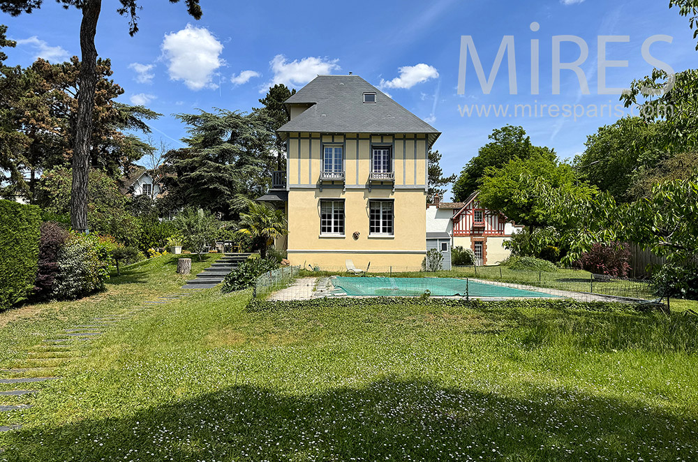 C2308 – Piscine
