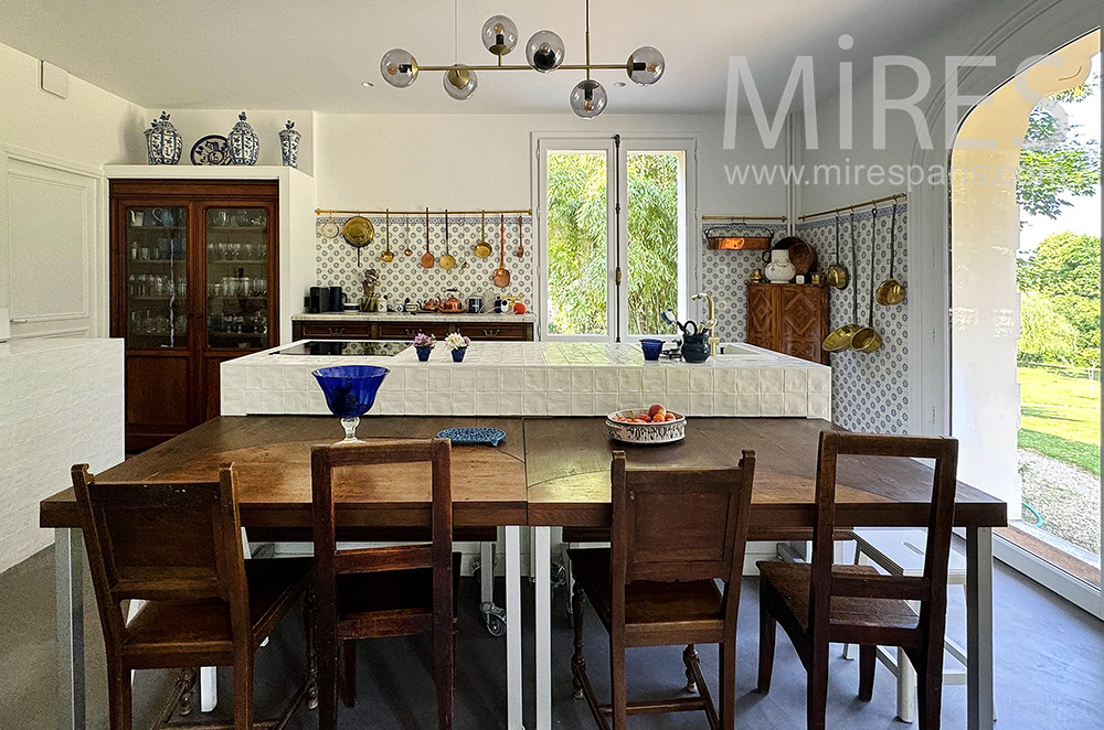 C2311 – Kitchen