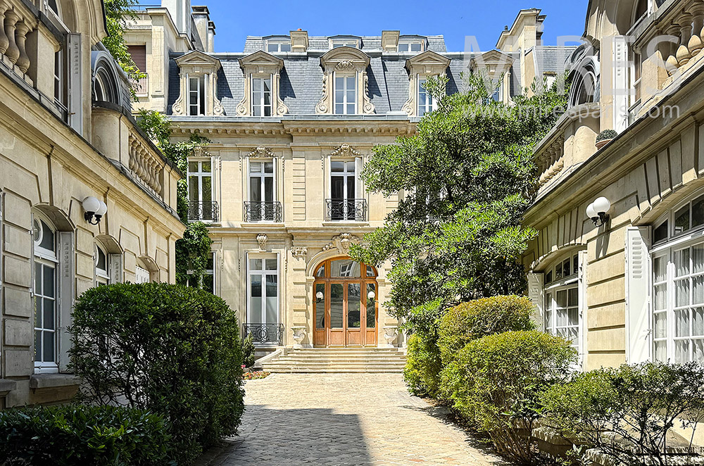 C2326 – Private mansion