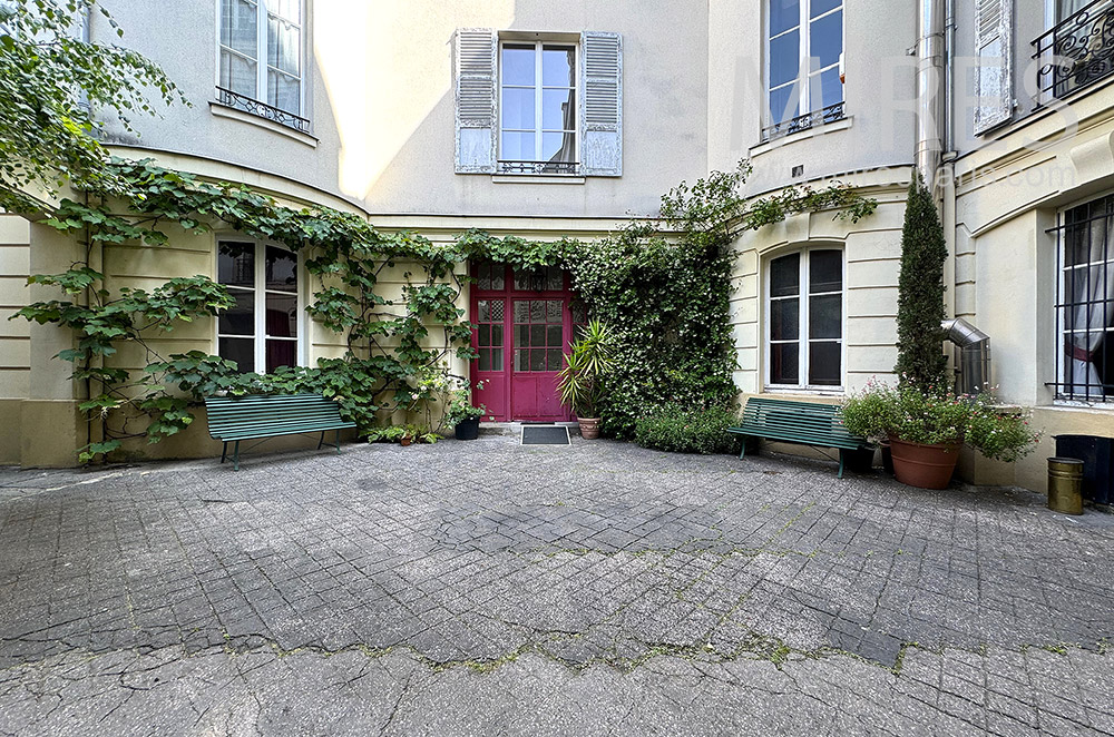 C2316 – Cour