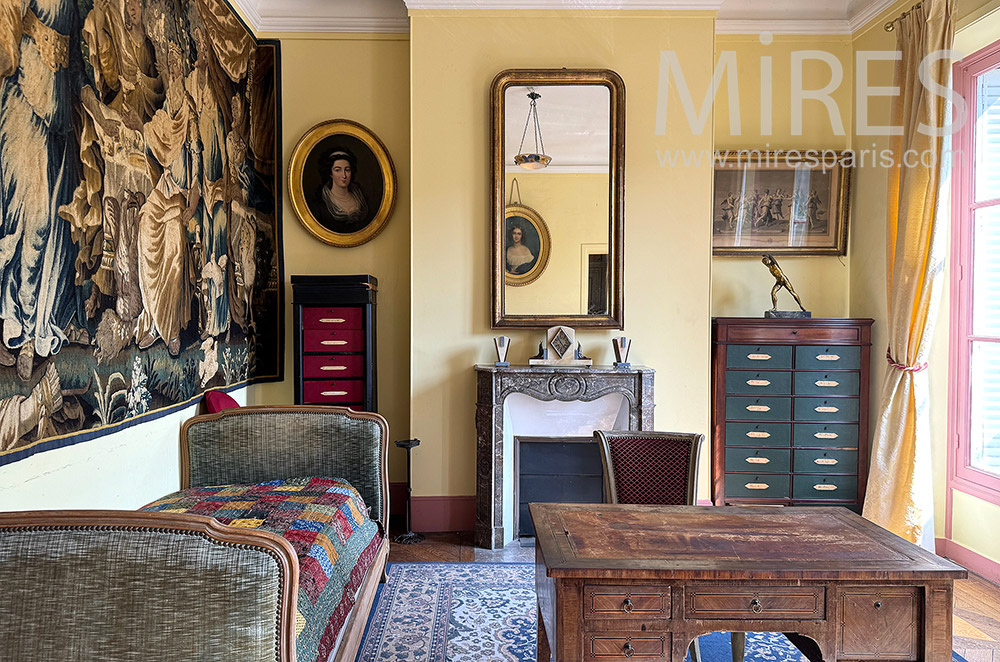 C2316 – Bureau