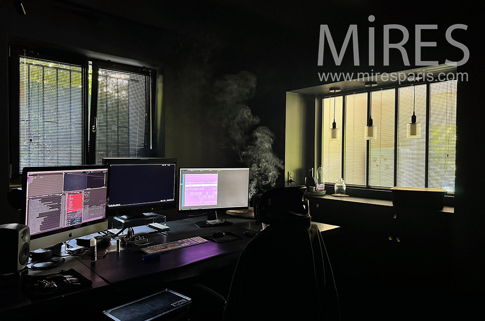 C2317 – Bureau