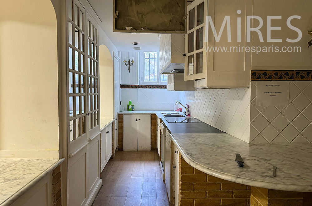 C2326 – Kitchen 1