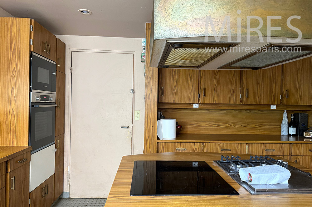 C2330 – Kitchen