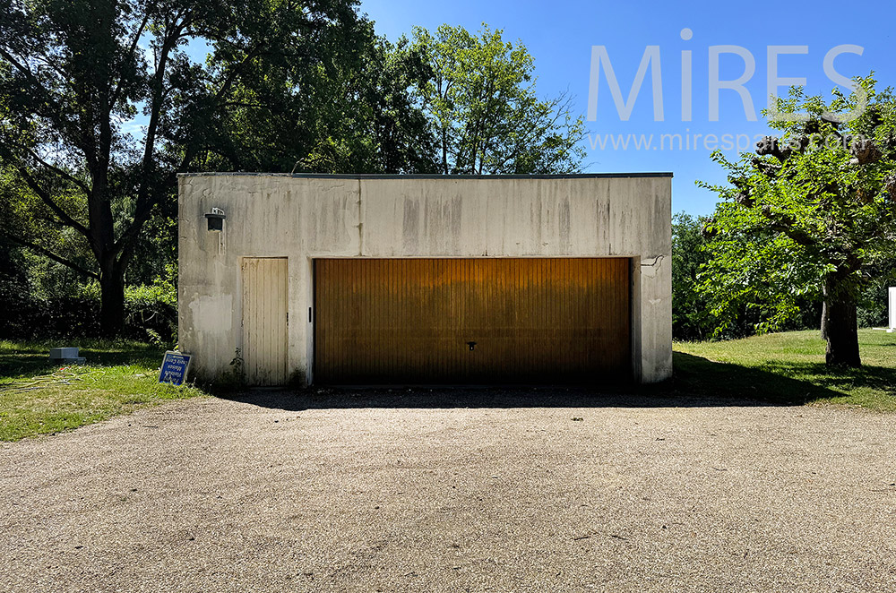C2331 – Garage