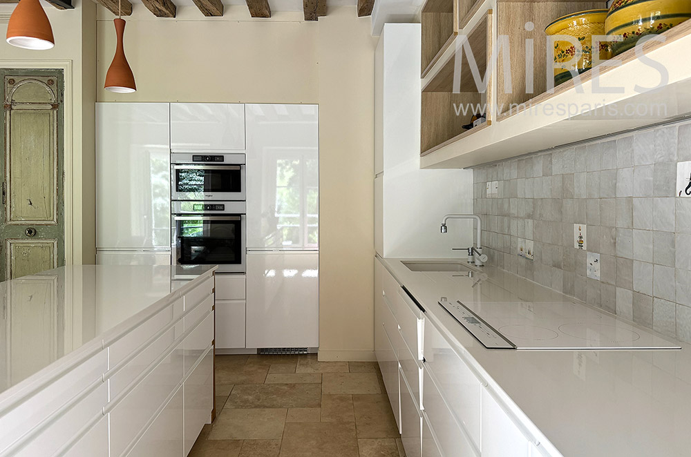 C2334 – Kitchen