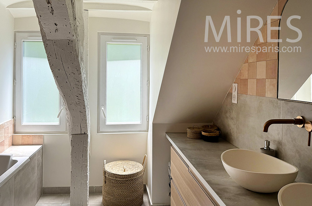 C2334 – Bathroom 2
