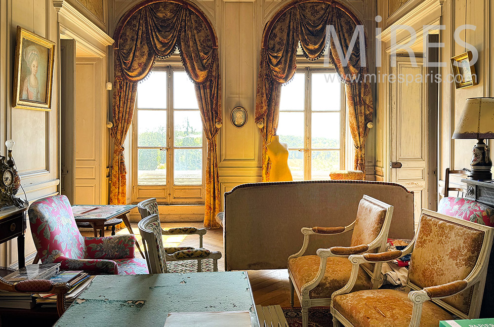 C2335 – Living Room 2