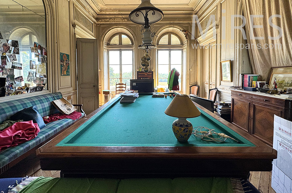 C2335 – Billiard room