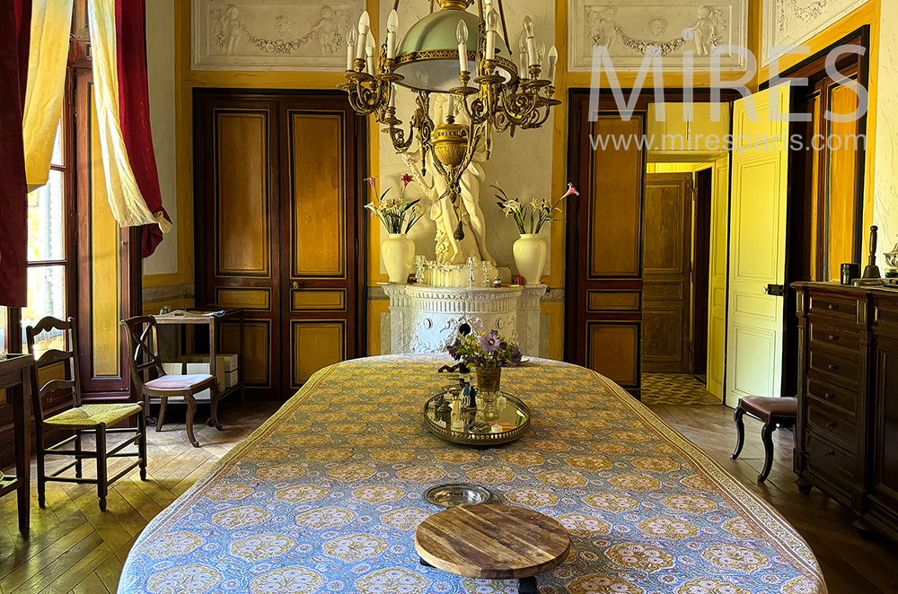 C2335 – Dining room