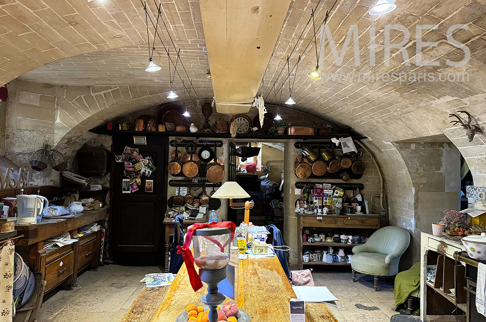 C2335 – Kitchen