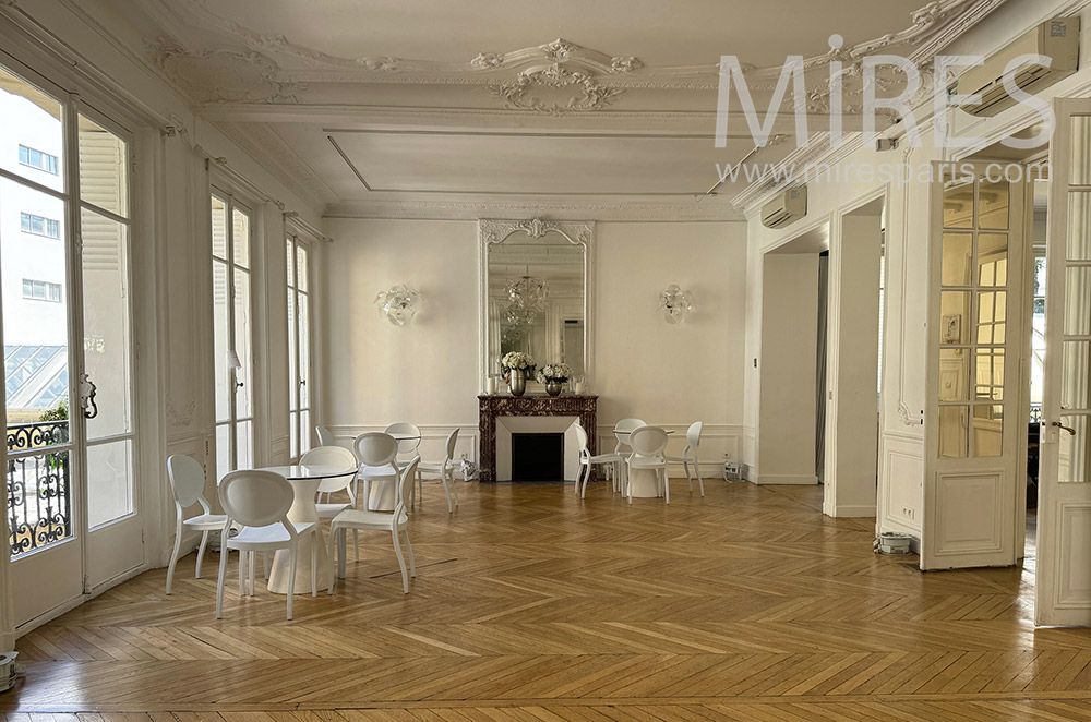 C2322 – Appartement parisien