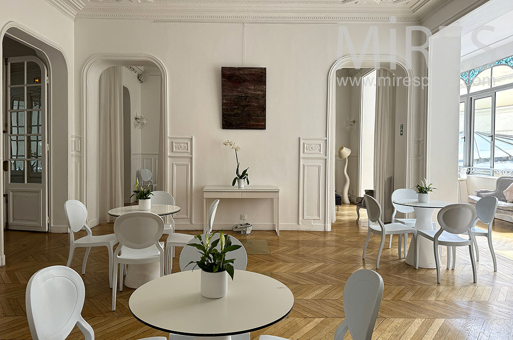 C2320 – Living room 4
