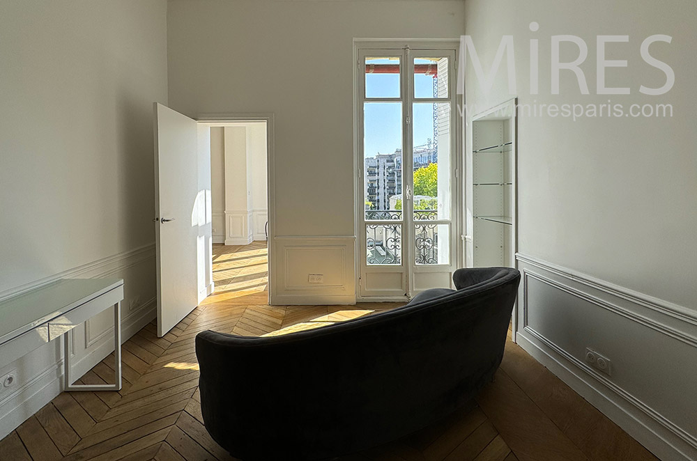C2324 – Living Room 7