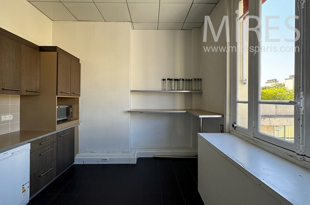 C2324 – Kitchen