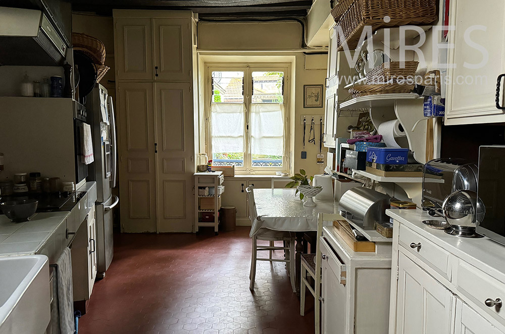C2337 – Kitchen 1