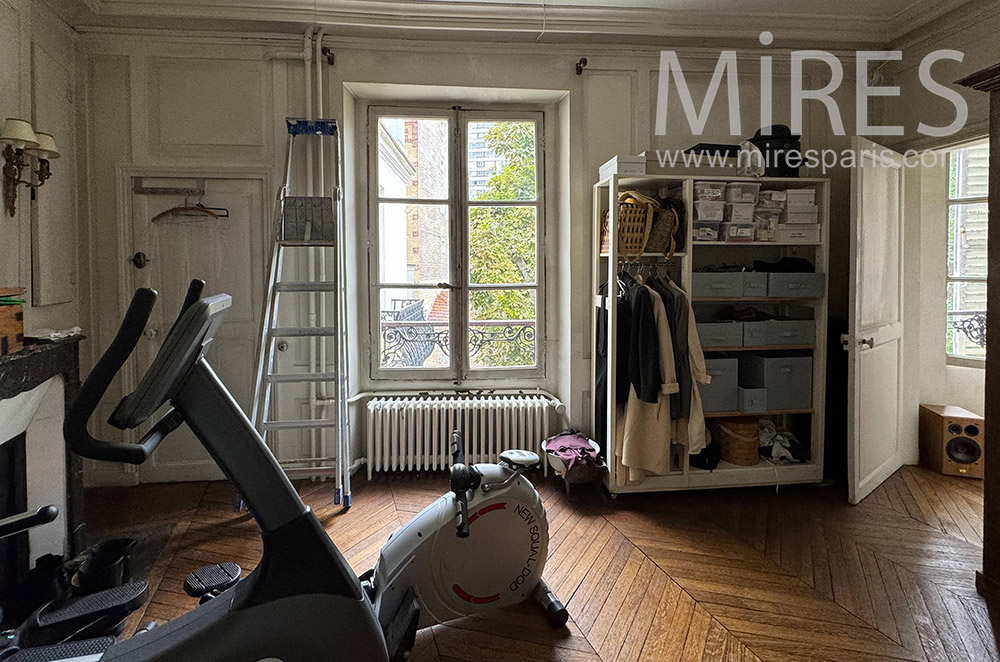C2337 – Dessing room
