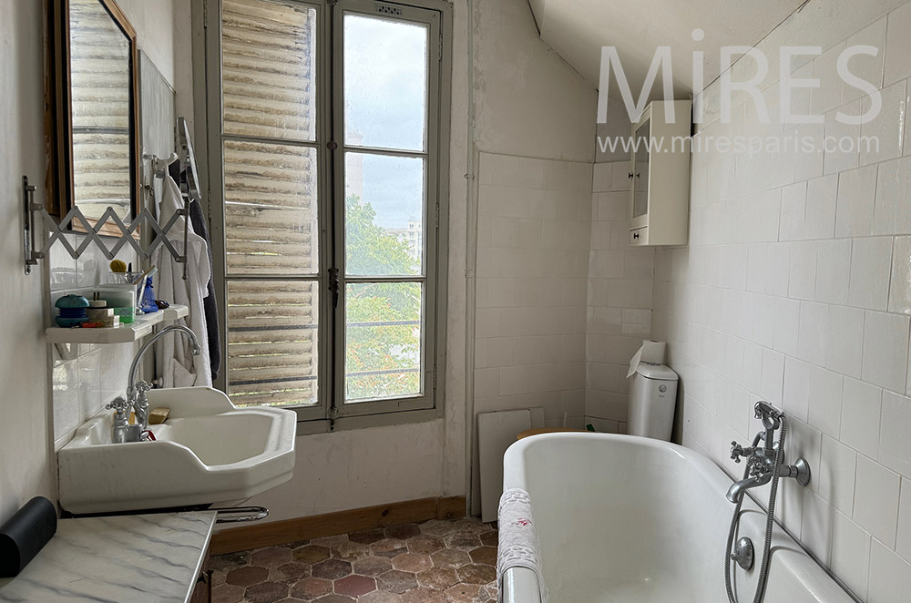 C2337 – Bathroom