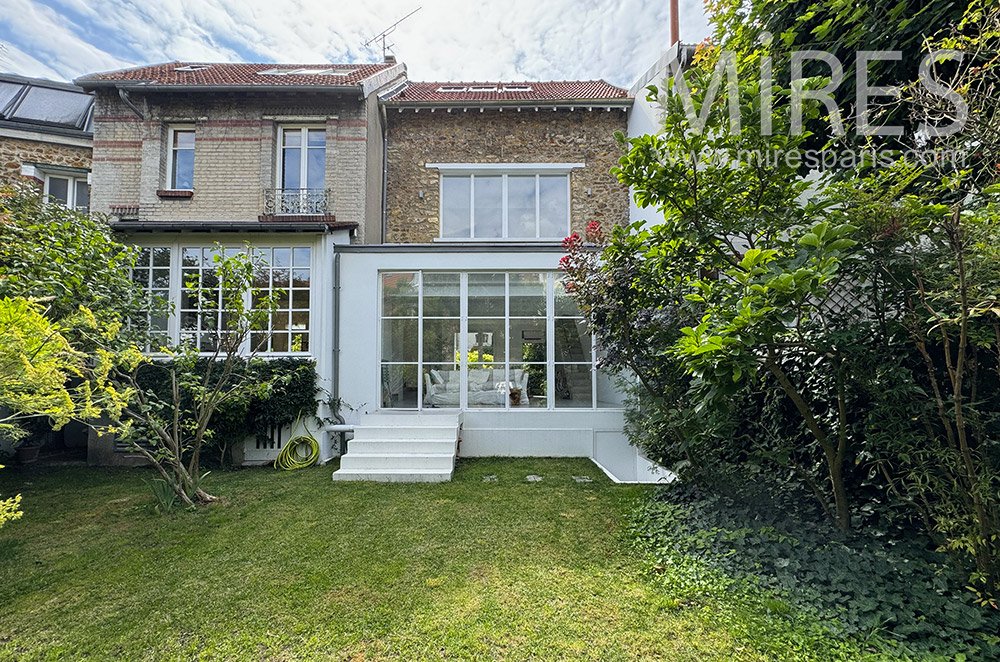 C2340 – Garden
