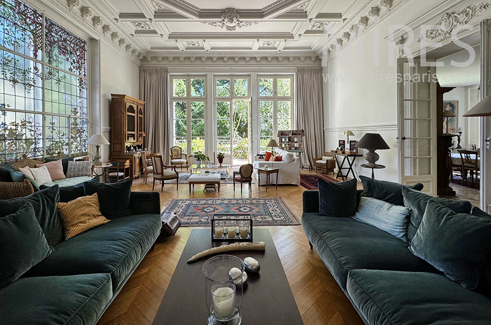 C2353 – Apartment with garden