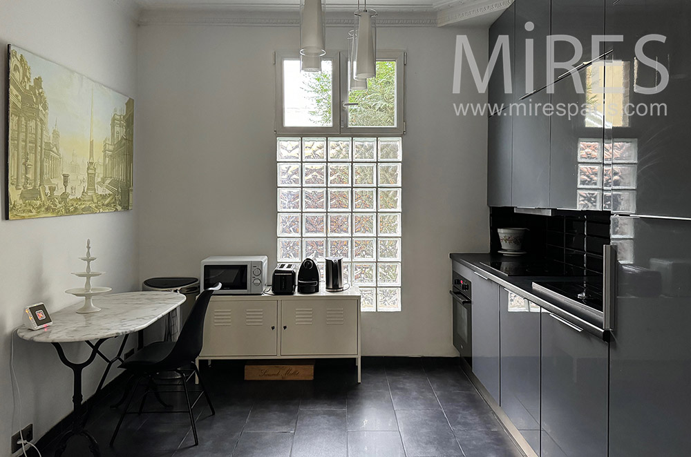 C2347 – Kitchen 2