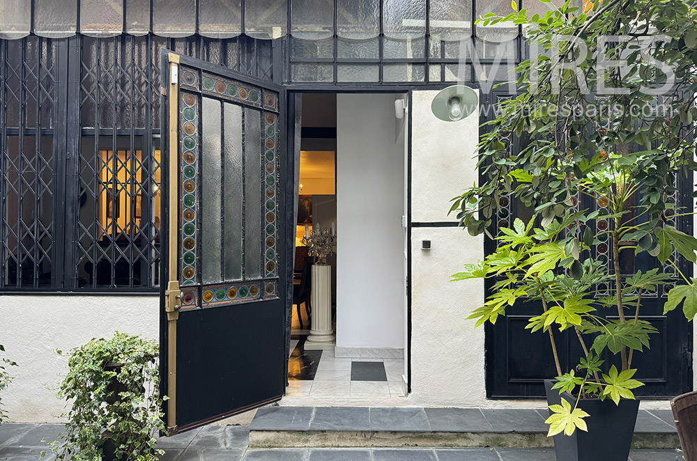 C2347 – Entrance