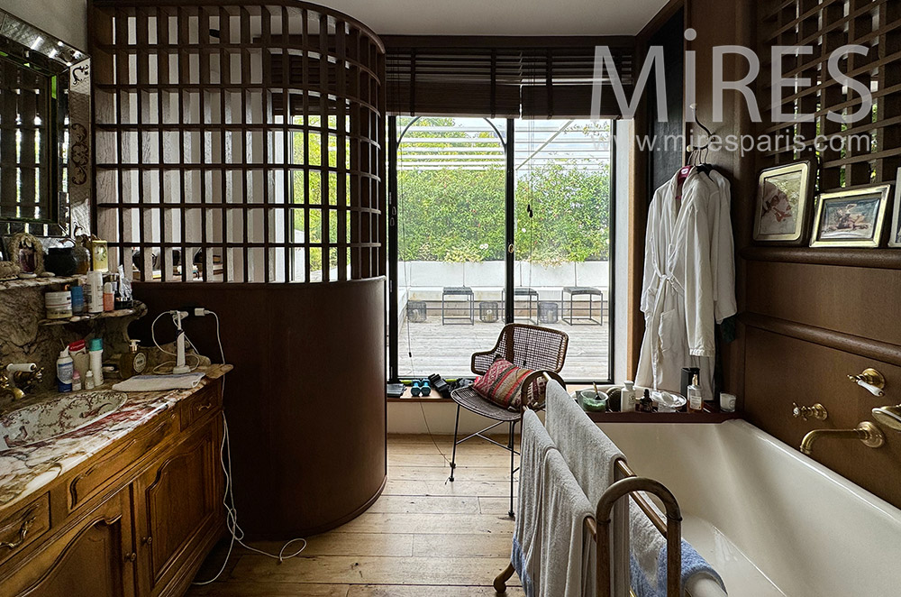 C2349 – Bathroom 1