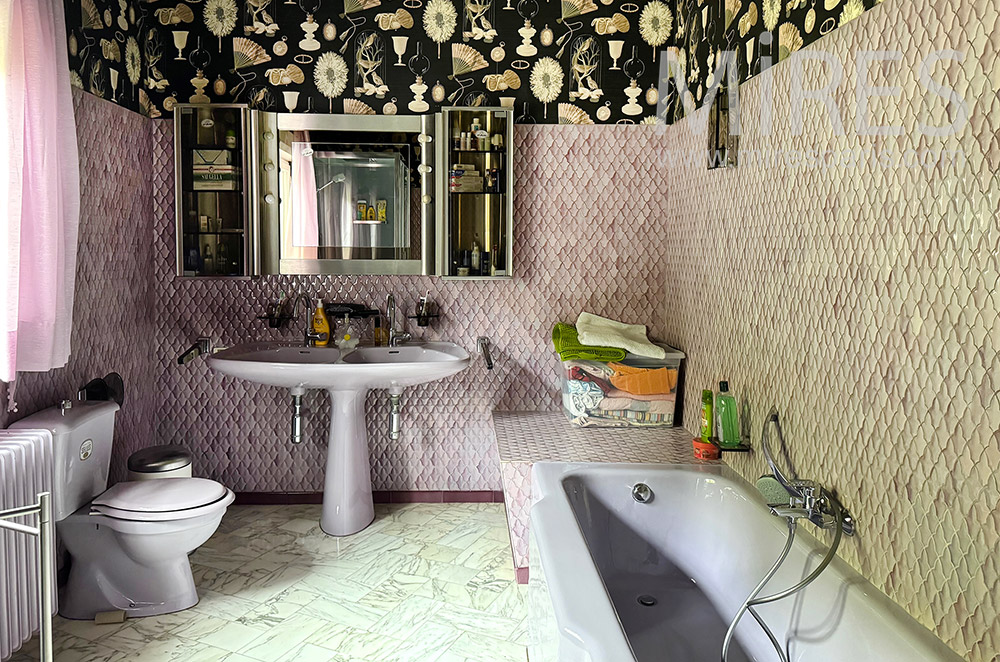 C2351 – Bathroom 1
