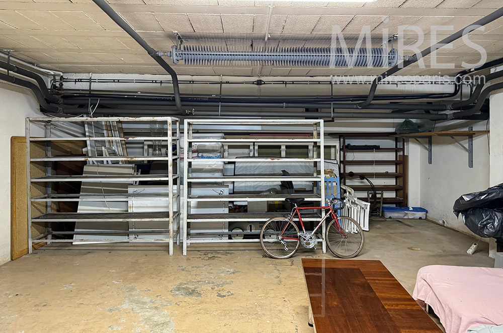 C2351 – Garage