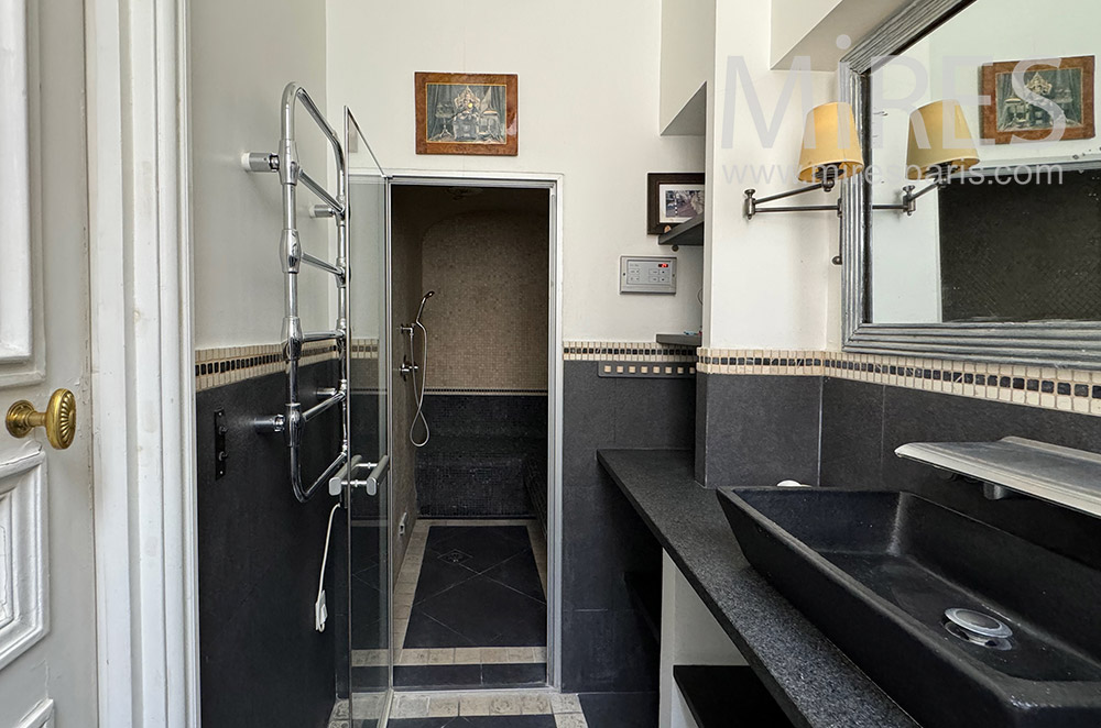 C2352 – Bathroom 1
