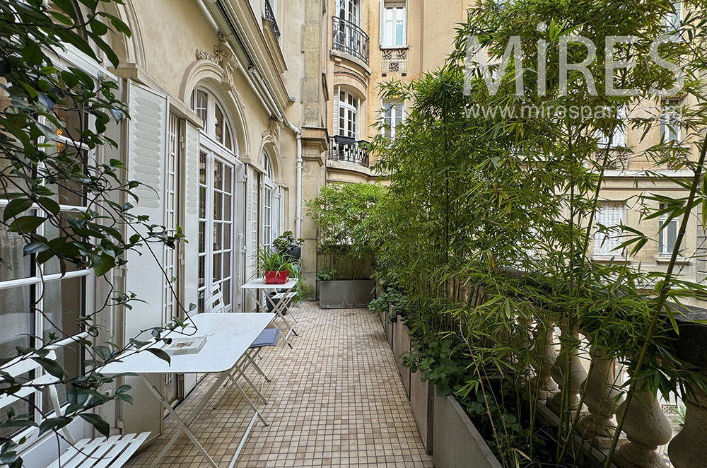 C2352 – Balcony