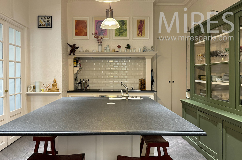 C2352 – Kitchen