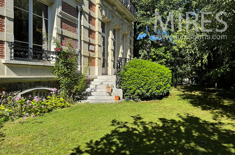 C2353 – Garden