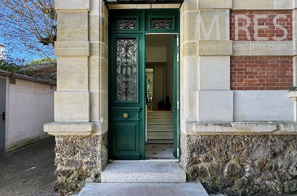 C2353 – Entrances