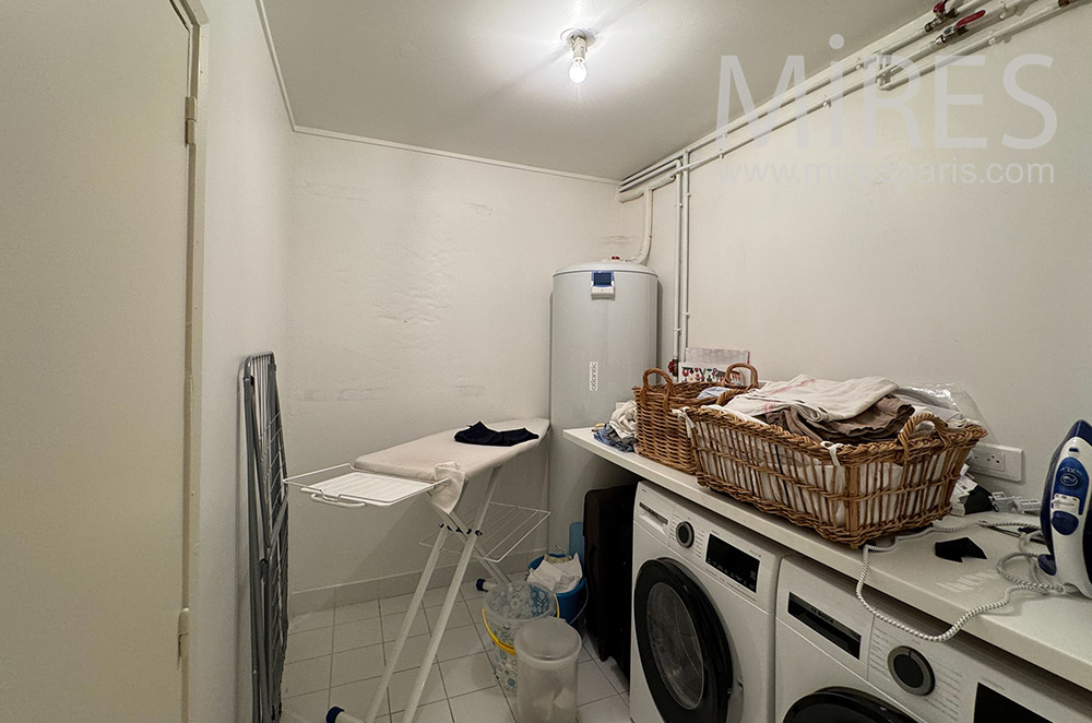 C2353 – Laundry room