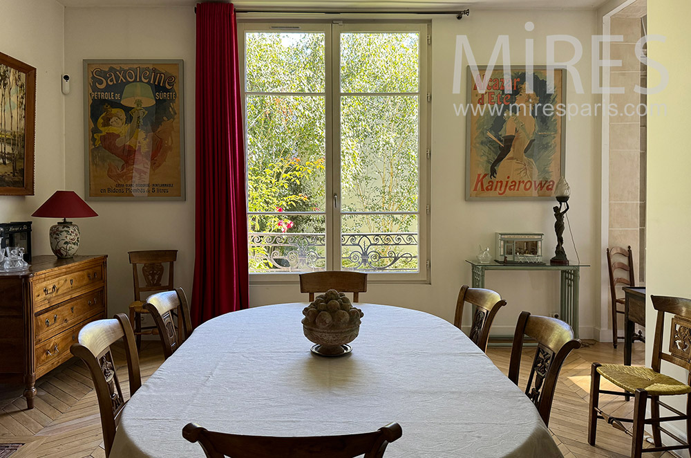 C2353 – Dining room