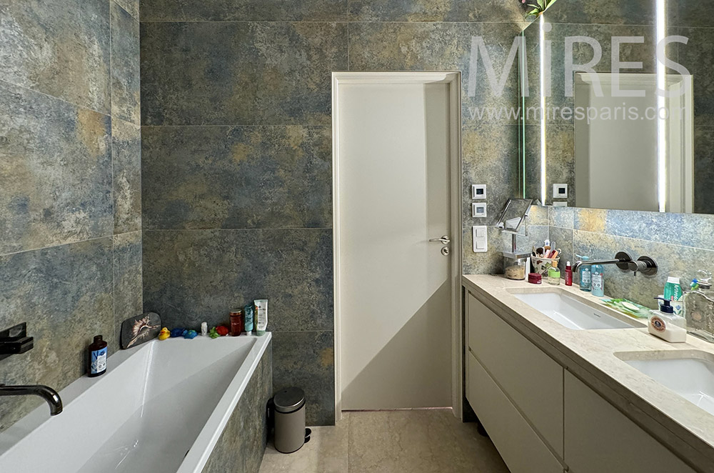 C2353 – Bathroom 1