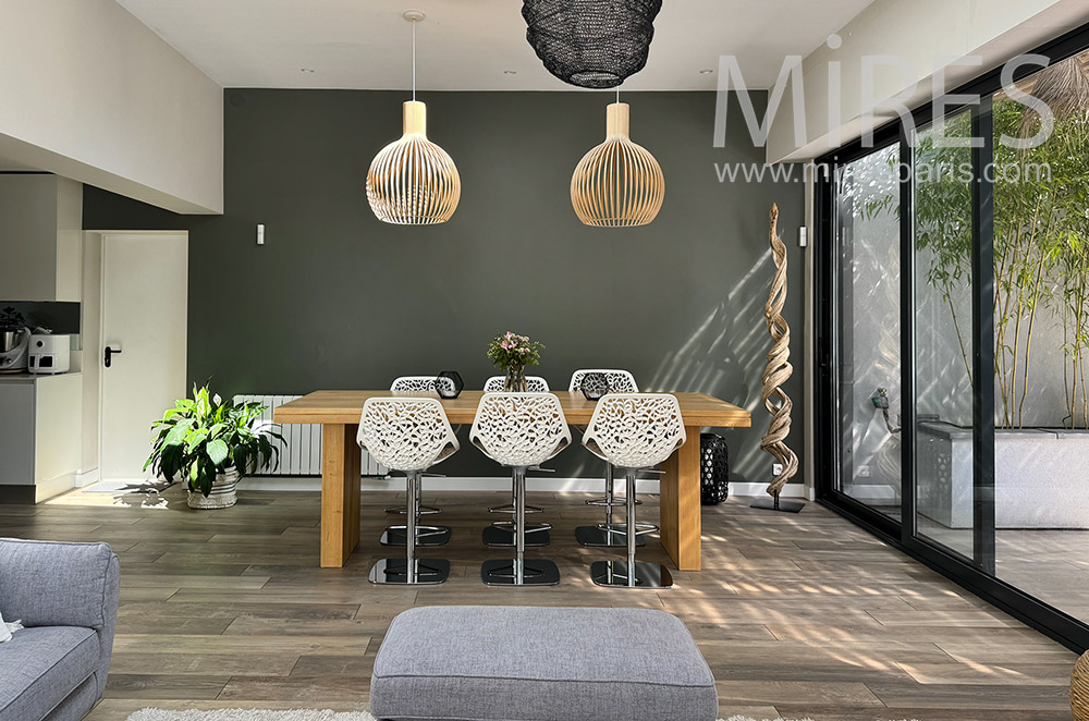 C2354 – Dining room