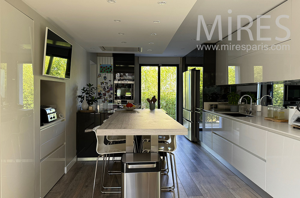 C2354 – Kitchen
