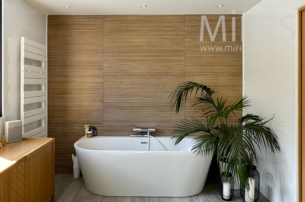 C2354 – Bathroom 2