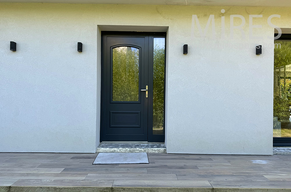C2354 – Entrance