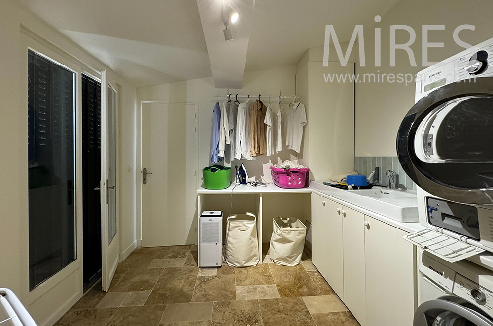 C2355 – Laundry room